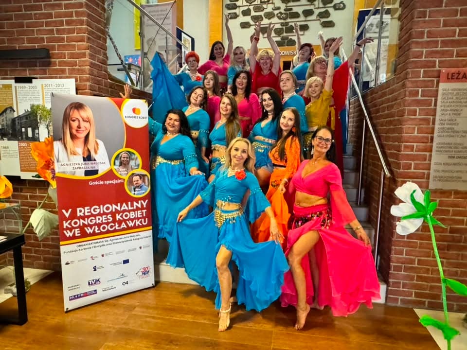 Pokaz tańca orientalnego - V Regionalny Kongres Kobiet we Włocławku 👩👩👧👧👩👩👧👧